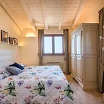 Squarcialupi Apartment *
