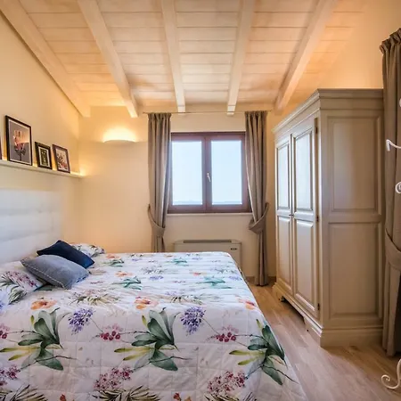 Squarcialupi Apartment *